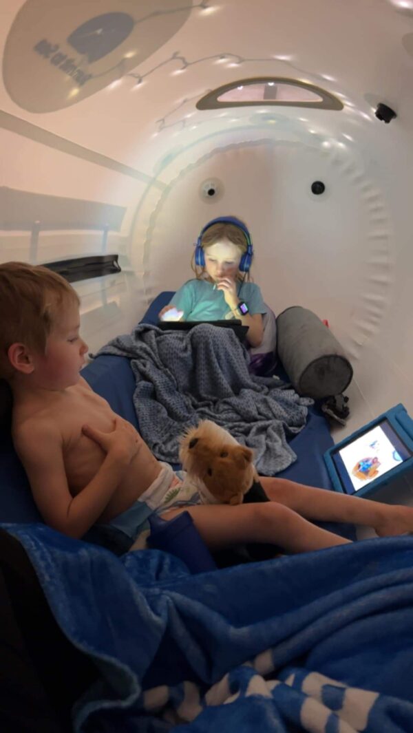 kids in hyperbaric chamber